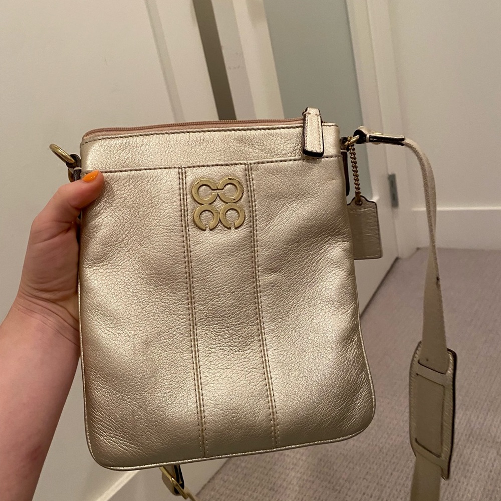2000’s vintage Coach crossbody bag